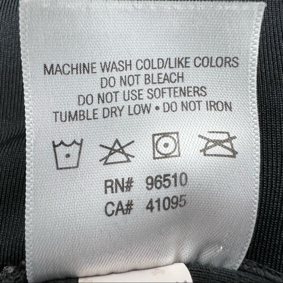 M Under Armour Black Wide Leg Capri Pants Activewear Athletic Stretch 8 10 - Picture 9 of 11